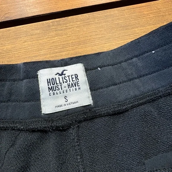 Hollister Men’s Sweat Shorts - Picture 2 of 3